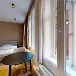 02 No 8a Boardinghouse 아파트 *