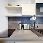02 No 8a Boardinghouse 아파트